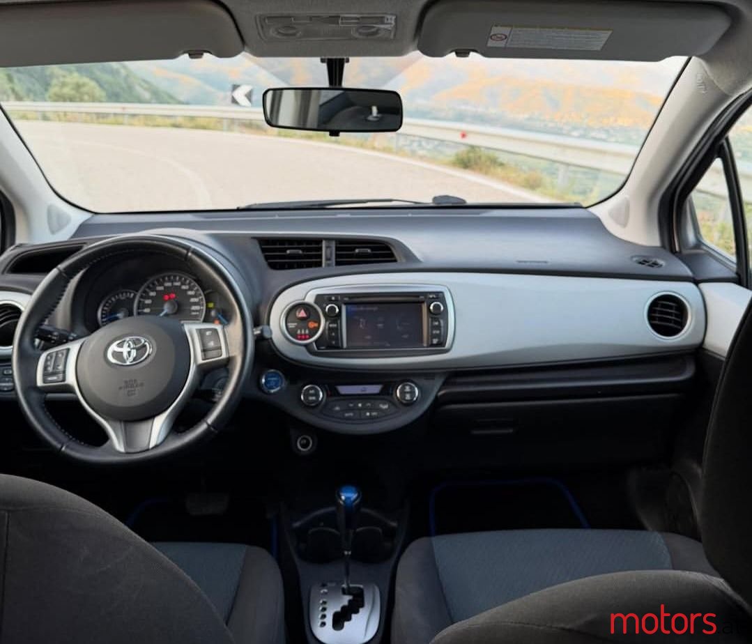 2013' Toyota Yaris photo #3