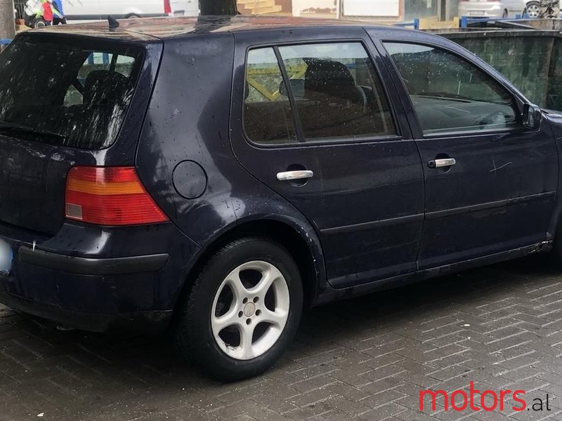 2001' Volkswagen Golf photo #4