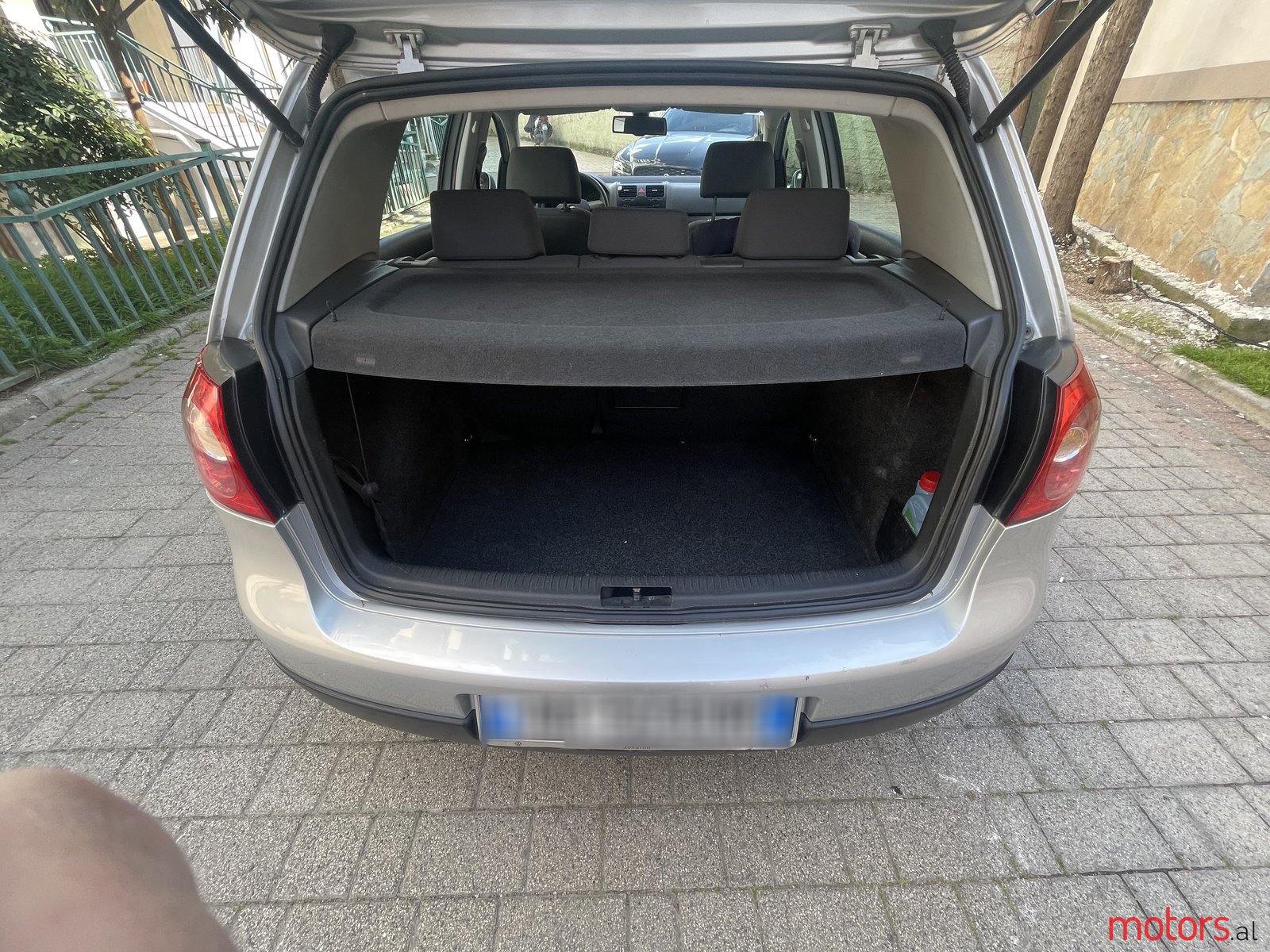 2004' Volkswagen Golf V photo #3