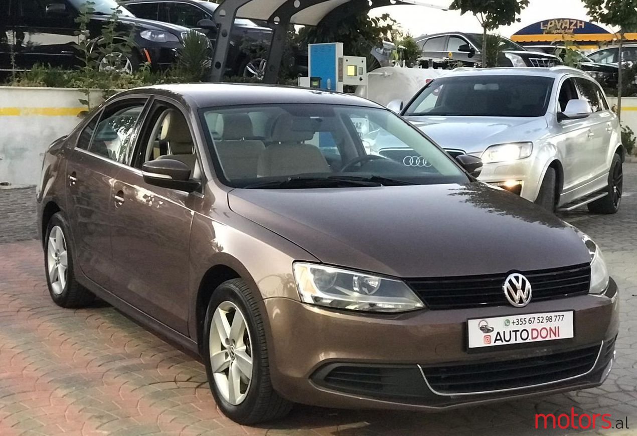 2011' Volkswagen Jetta photo #1