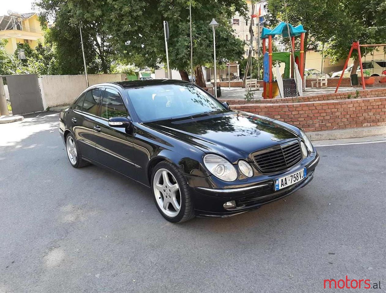 2005' Mercedes-Benz E 270 photo #1