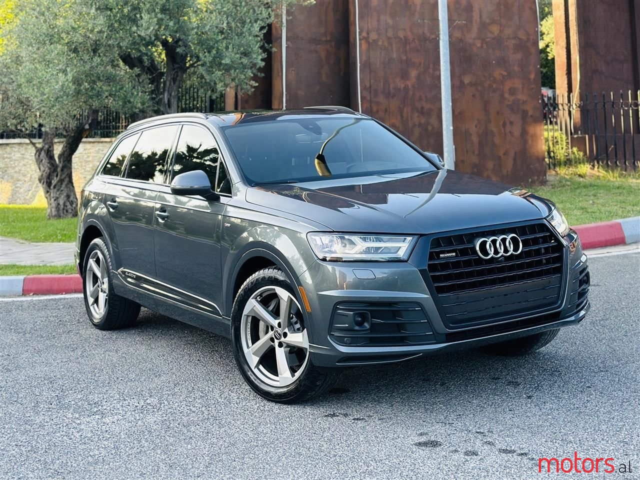 2018' Audi Q7 photo #4
