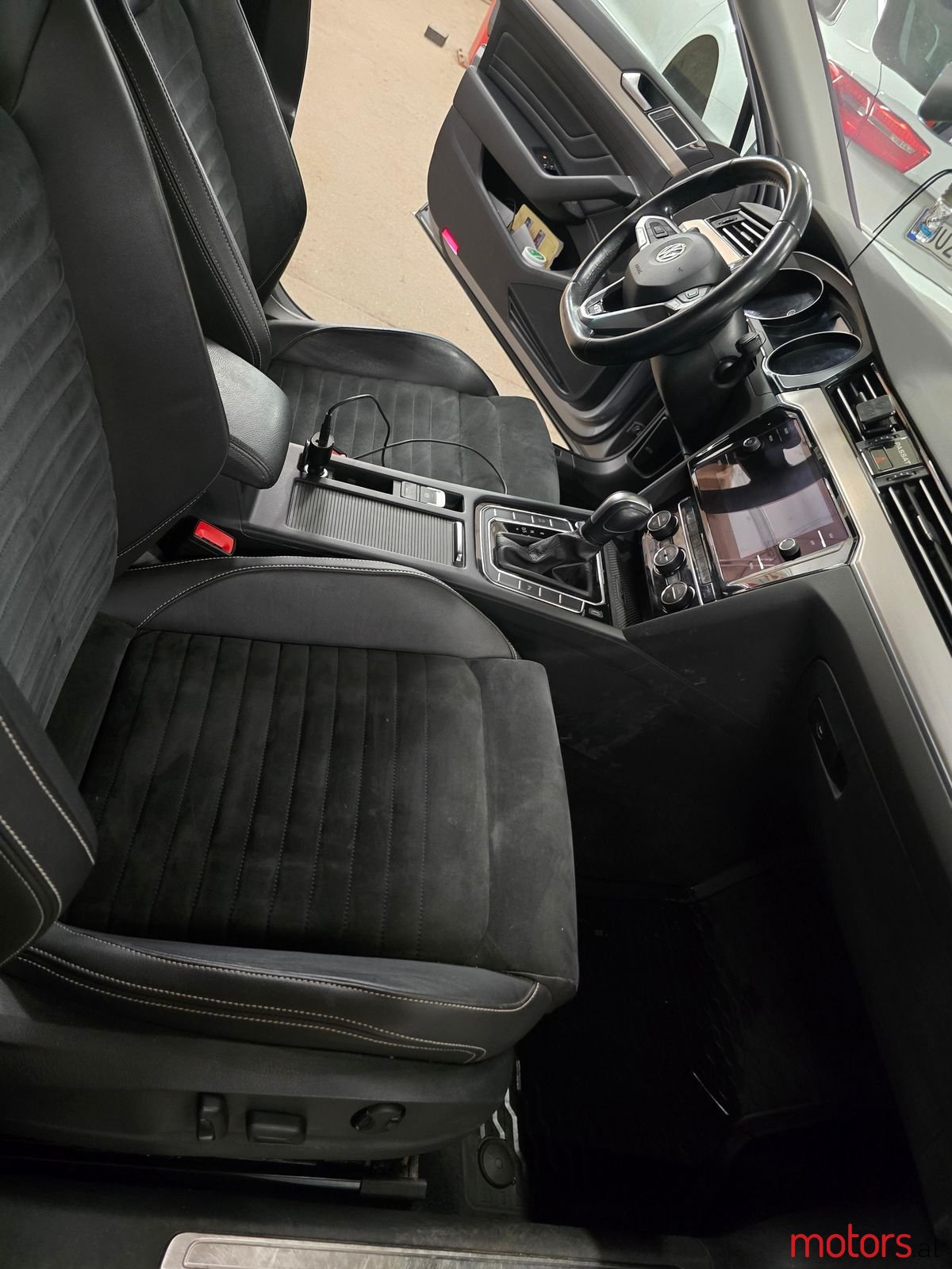 2020' Volkswagen Passat photo #6
