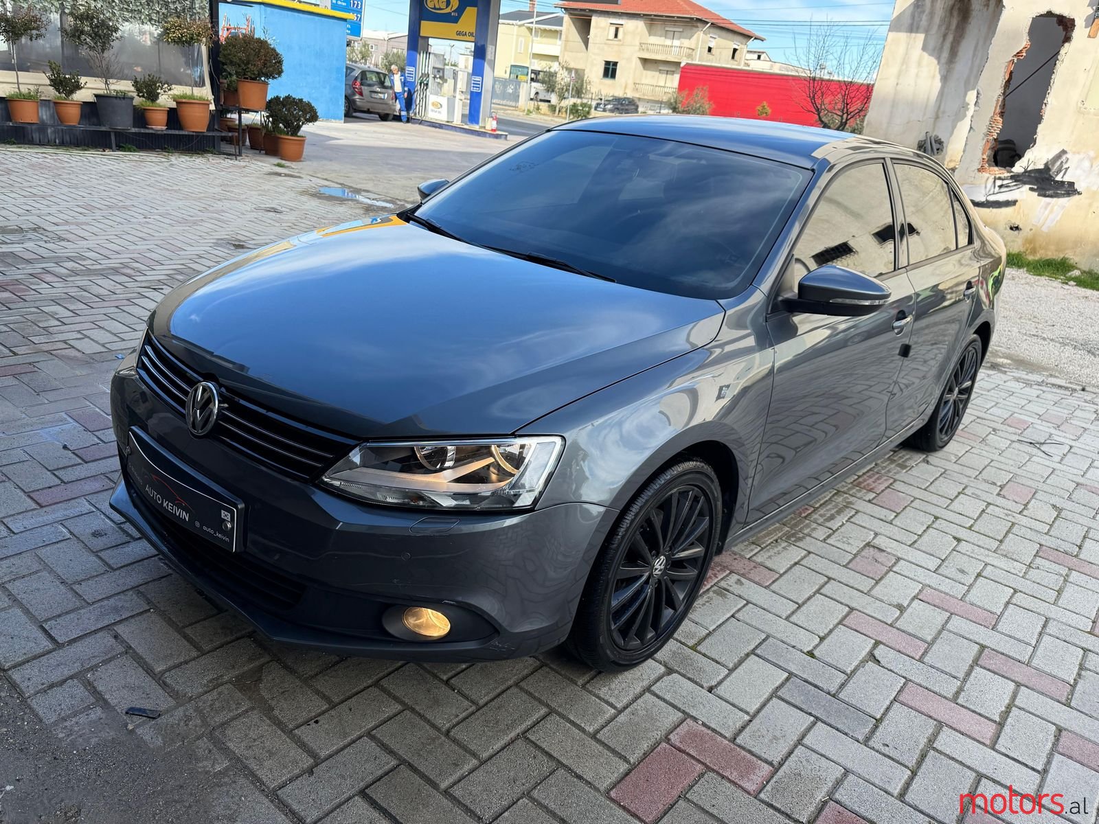 2012' Volkswagen Jetta photo #2