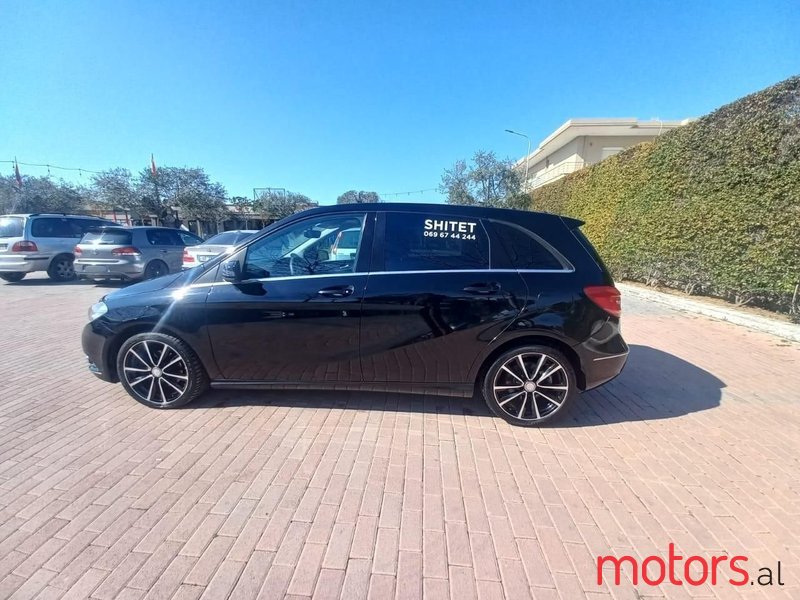 2014' Mercedes-Benz B 180 photo #3