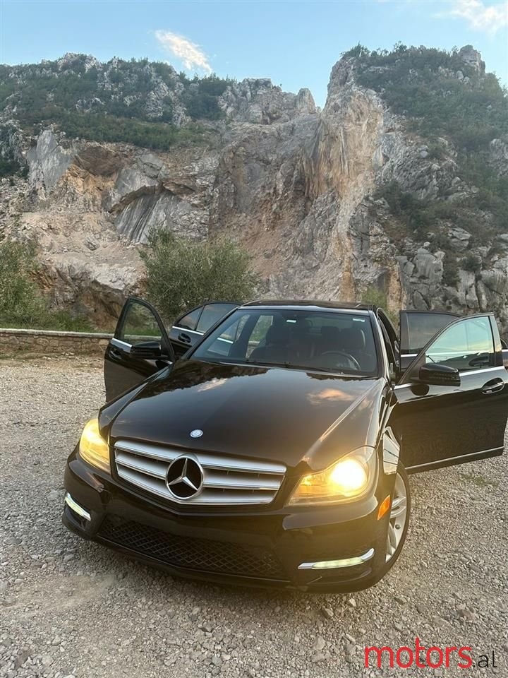 2012' Mercedes-Benz C 250 photo #4