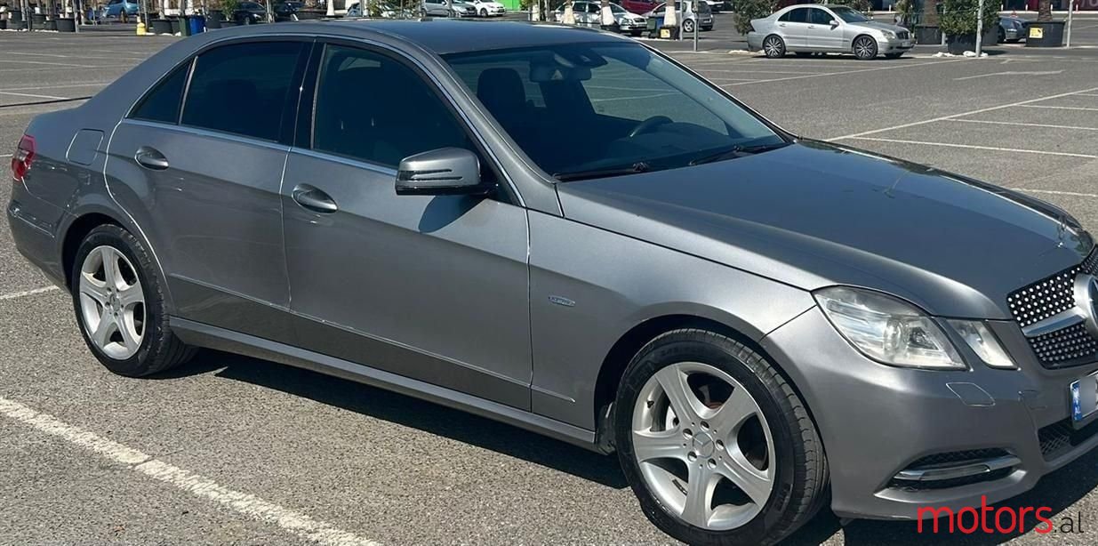 2011' Mercedes-Benz 220 photo #2