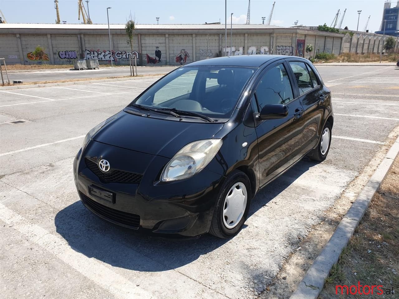 2009' Toyota Yaris photo #1