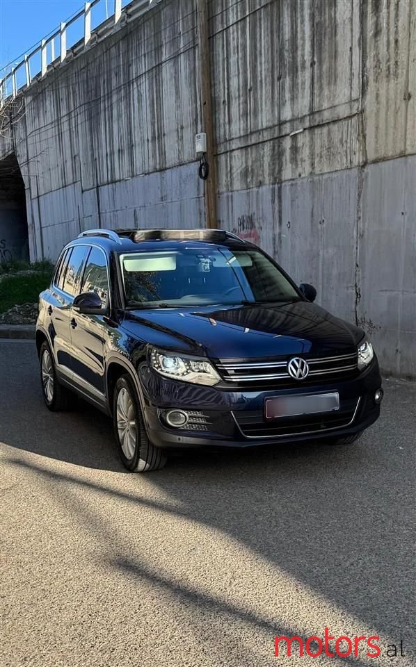 2012' Volkswagen Tiguan photo #2