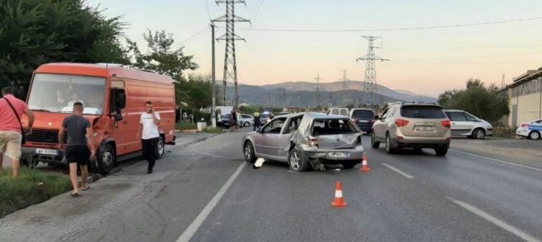 Zbardhen detaje nga aksidenti në Fushë Krujë/ Do të kryenin një ngjarje kriminale! Autorët tentuan t’i arratiseshin policisë, por u përplasën