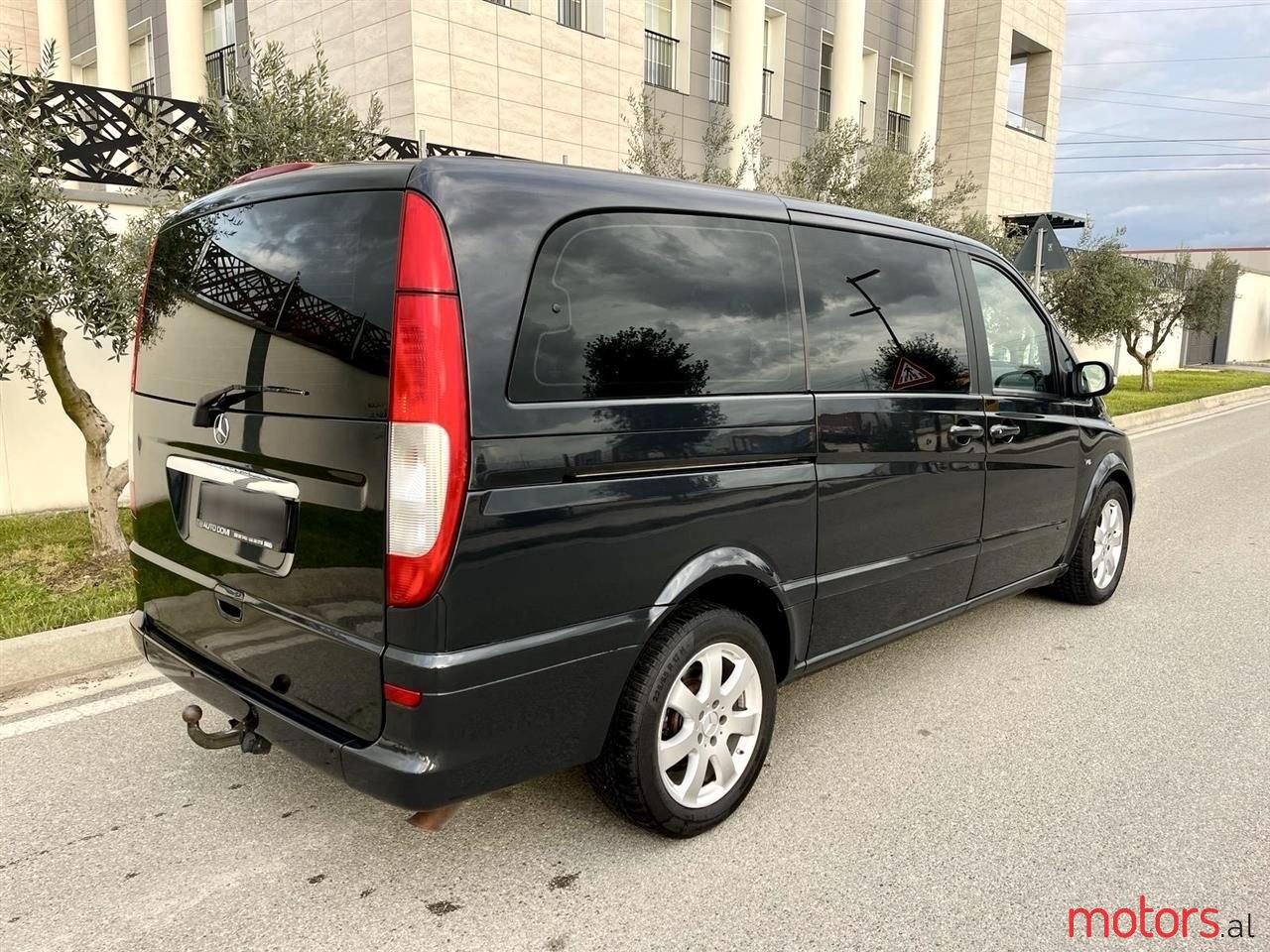 2008' Mercedes-Benz Viano photo #2