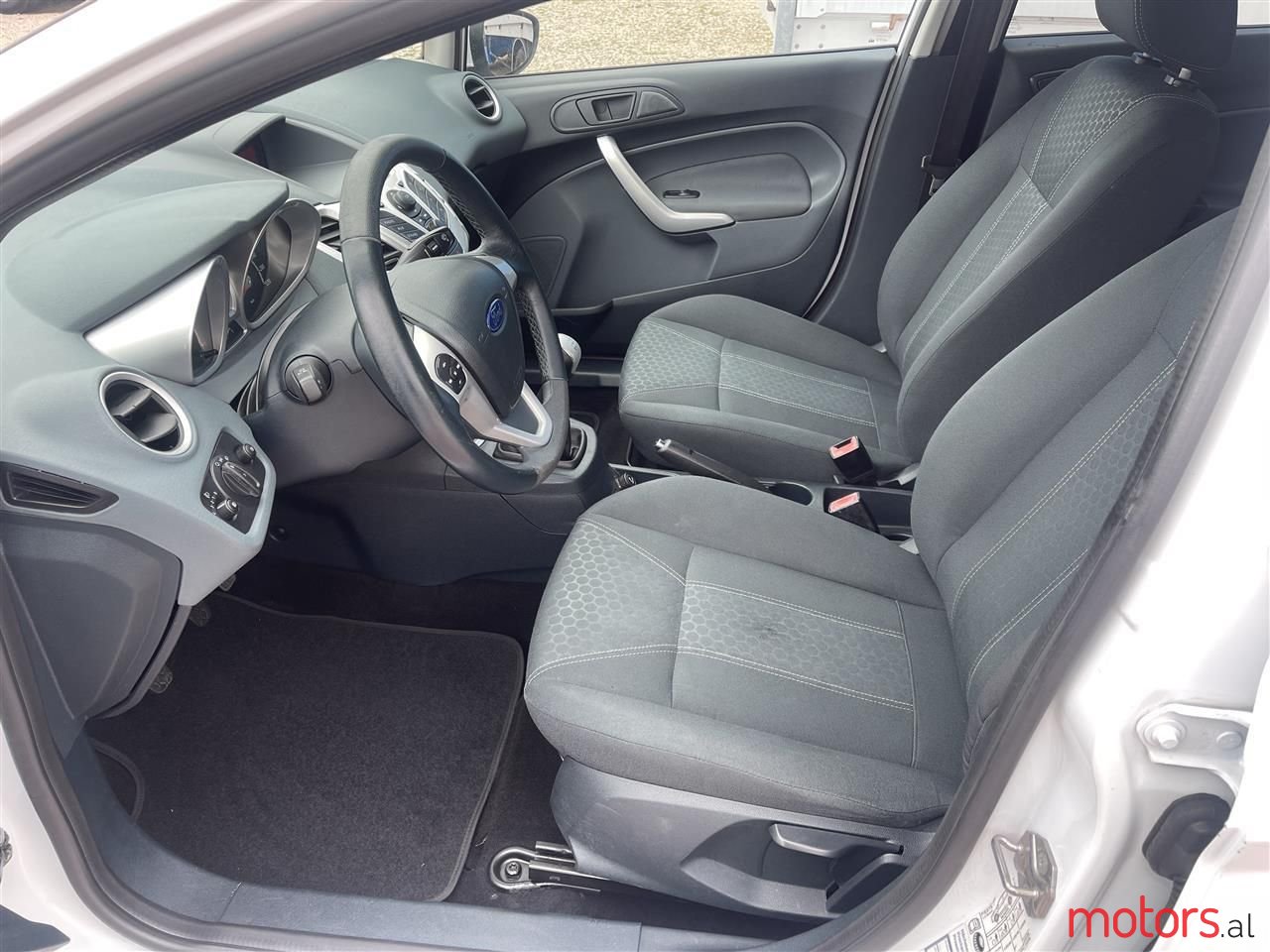 2010' Ford Fiesta photo #5