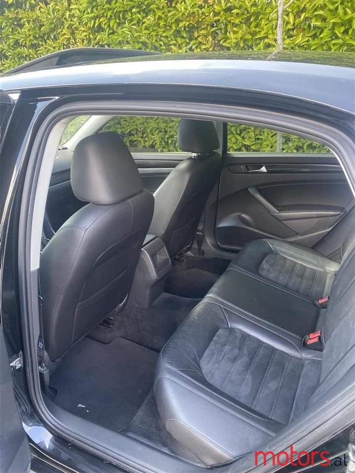 2012' Volkswagen Passat photo #4