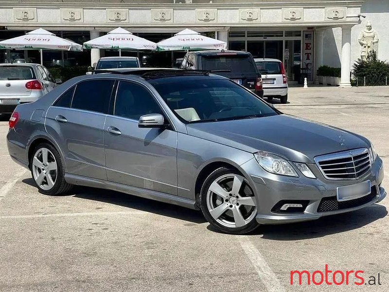 2011' Mercedes-Benz E 500 photo #4