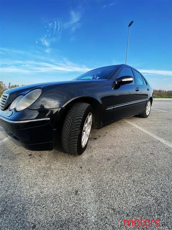 2001' Mercedes-Benz 220 photo #2