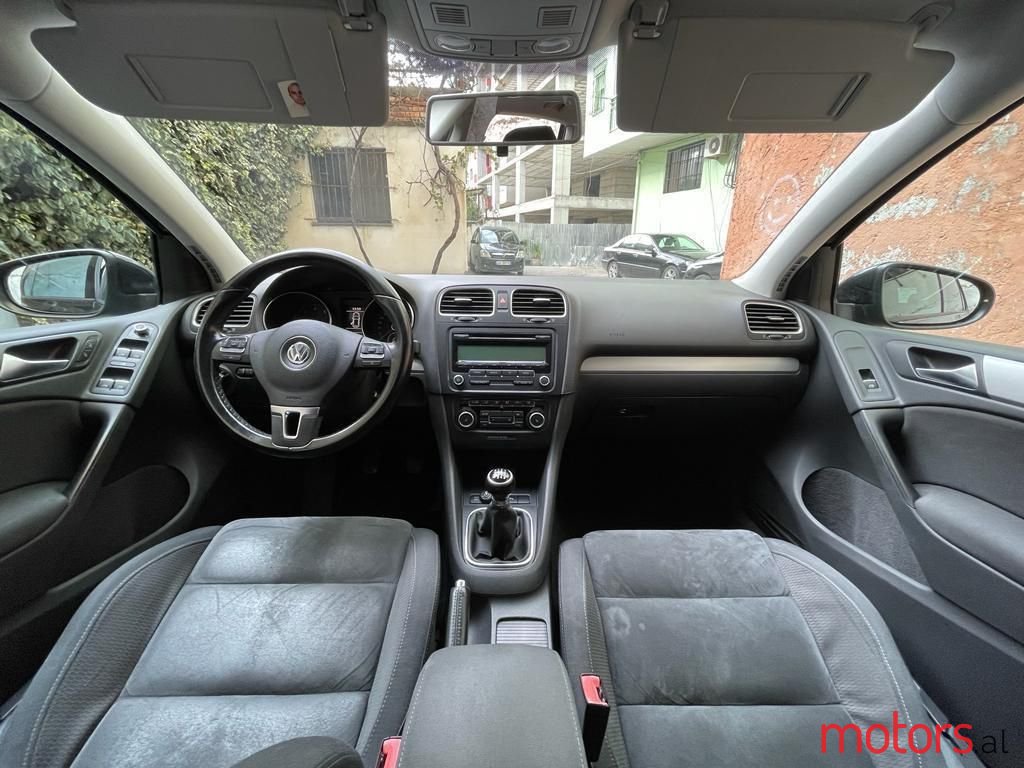 2010' Volkswagen Golf photo #5