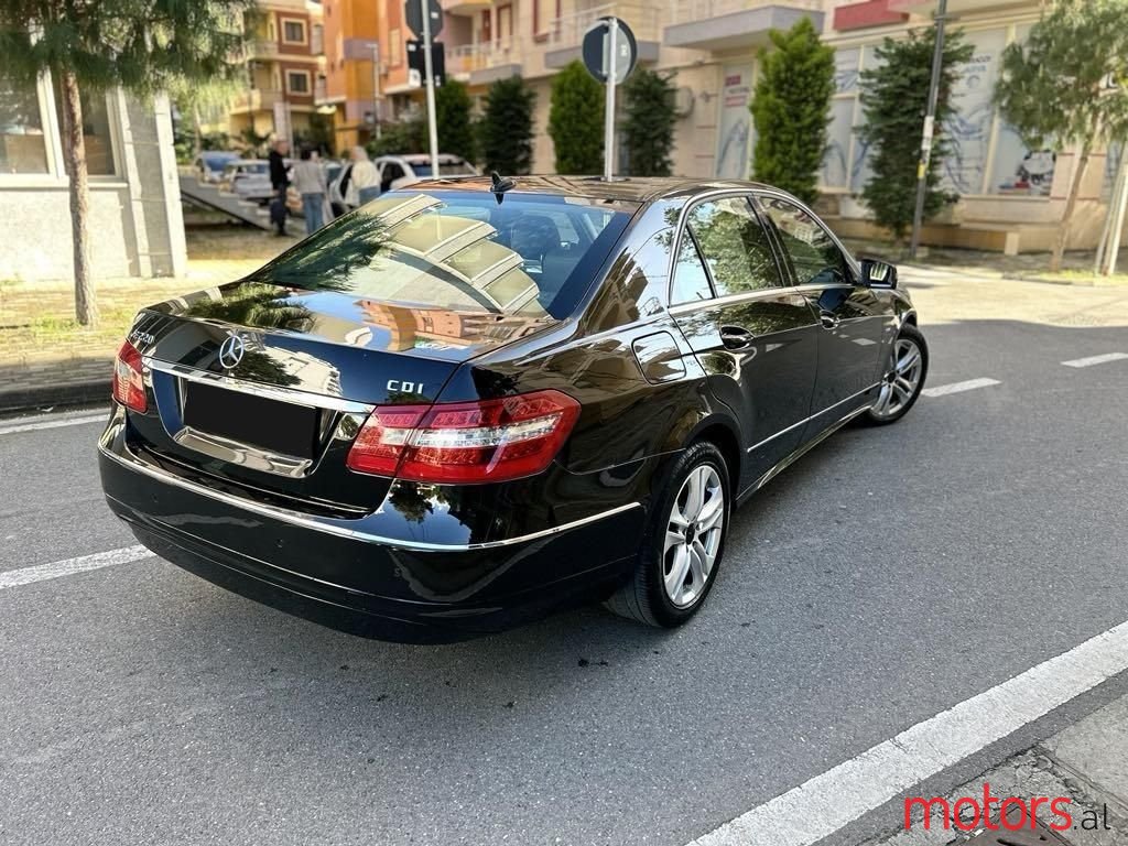 2010' Mercedes-Benz E 220 photo #5