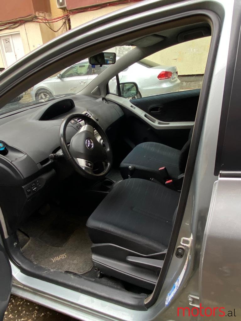 2007' Toyota Yaris photo #2