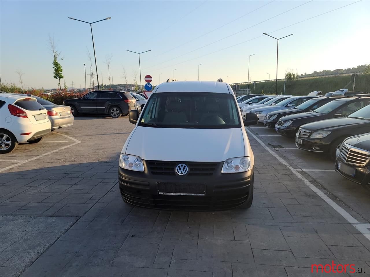 2009' Volkswagen Caddy photo #6