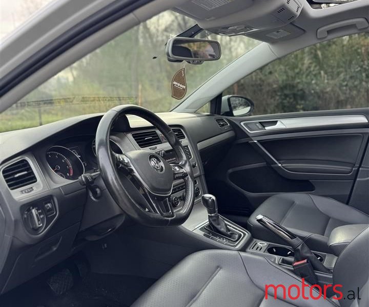 2016' Volkswagen Golf photo #4