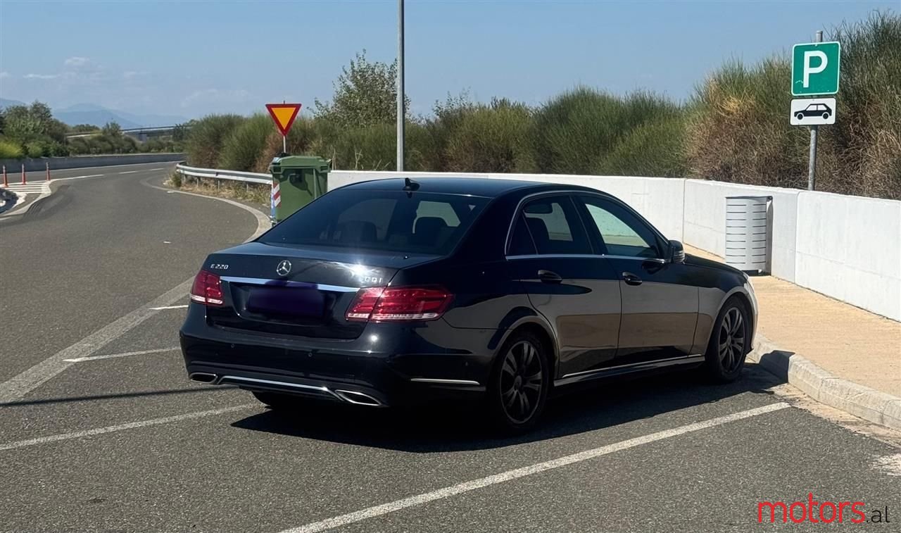 2013' Mercedes-Benz E 220 photo #2
