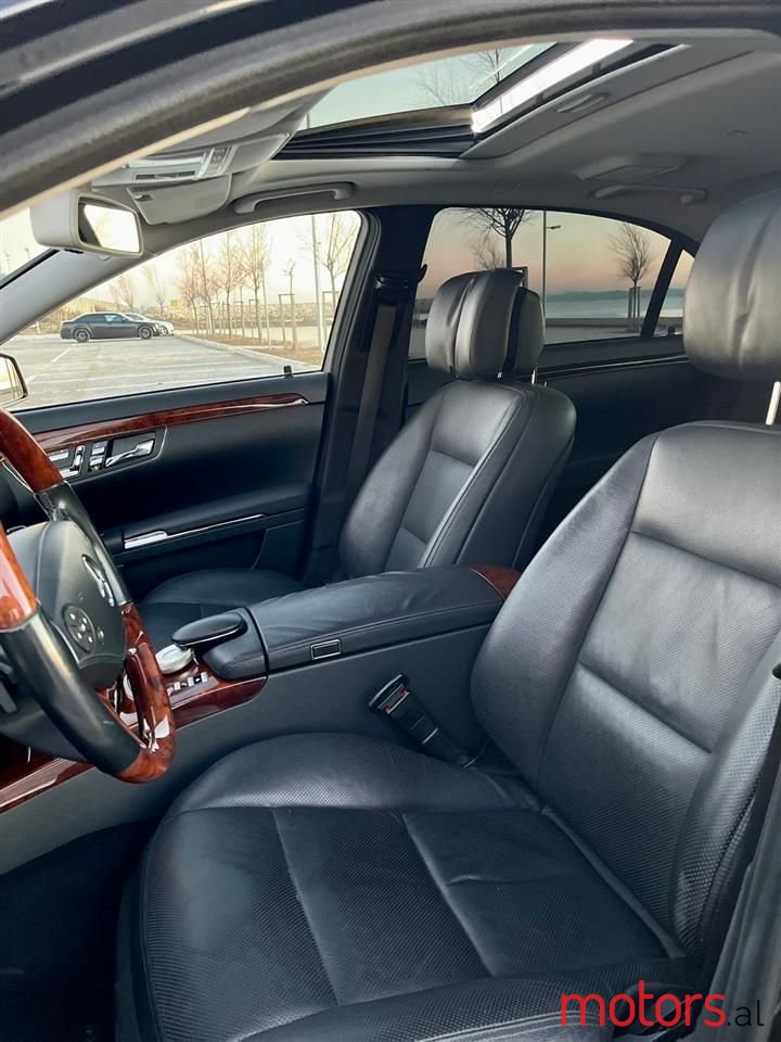 2011' Mercedes-Benz S 550 photo #2