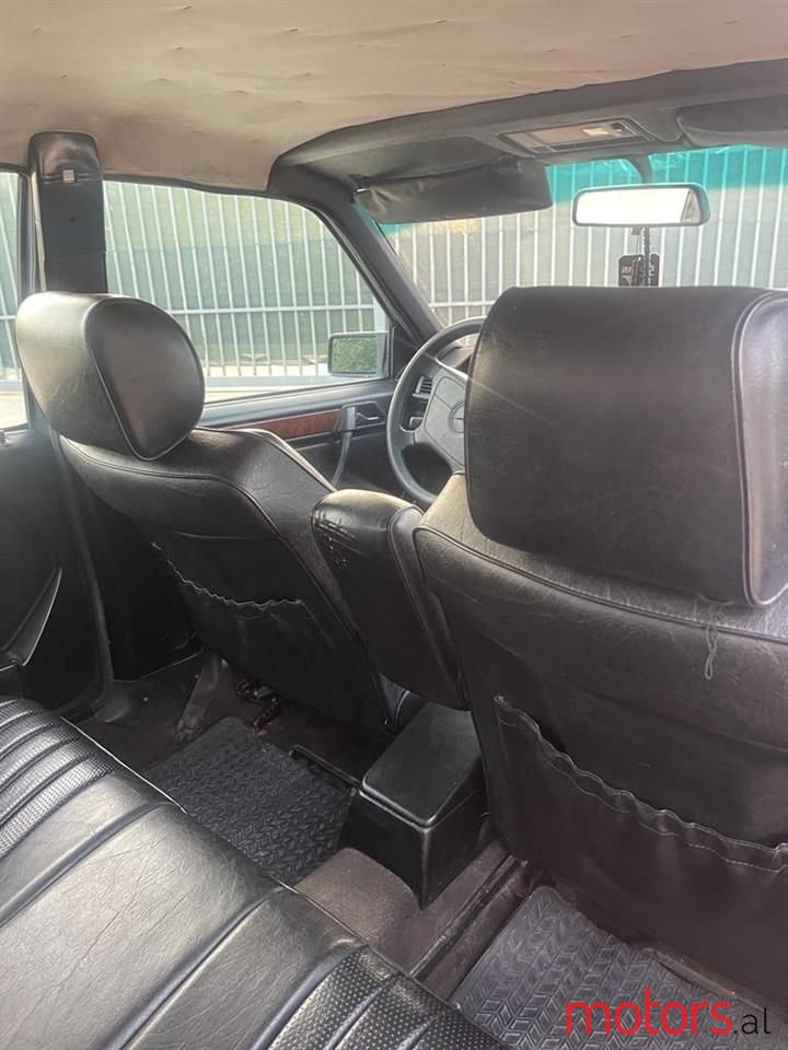 1994' Mercedes-Benz E 250 photo #4