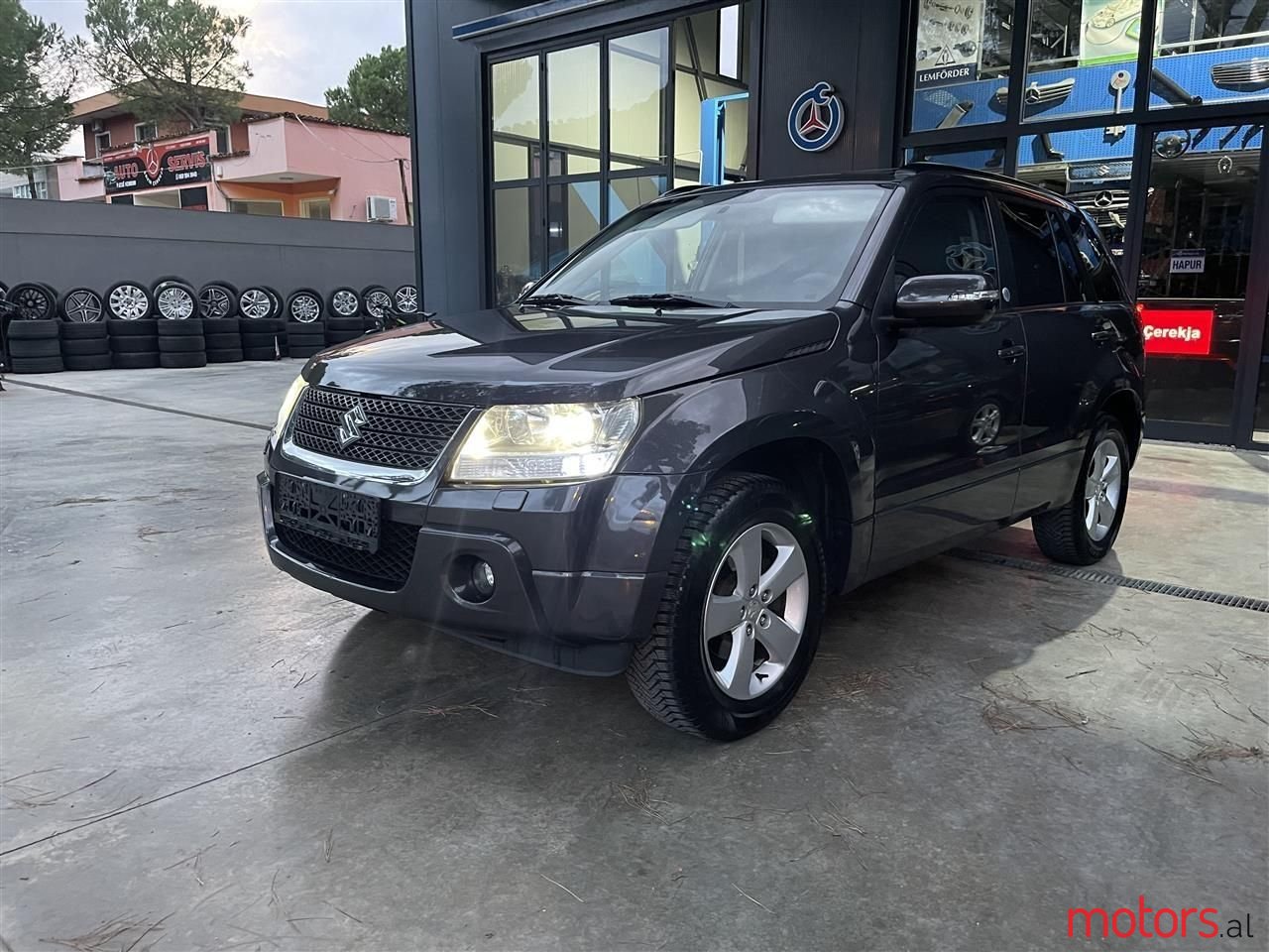 2011' Suzuki Grand Vitara photo #1