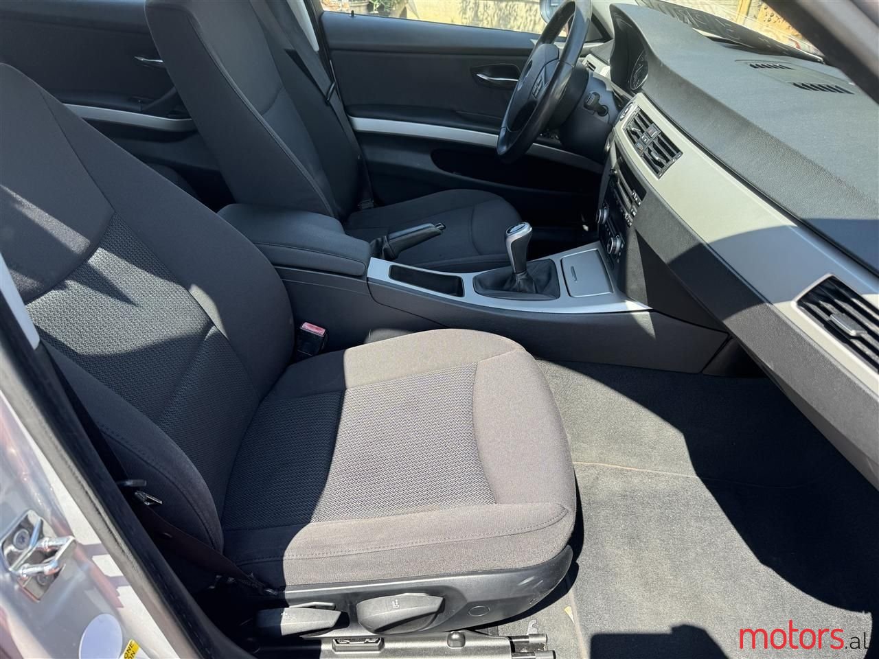 2008' BMW 318 photo #2