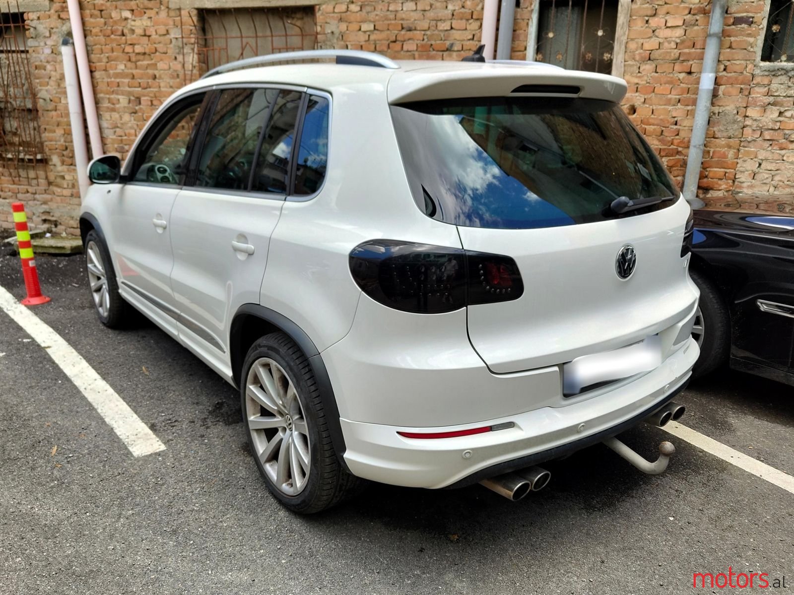 2011' Volkswagen Tiguan photo #4