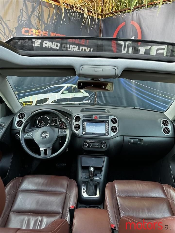 2010' Volkswagen Tiguan photo #3