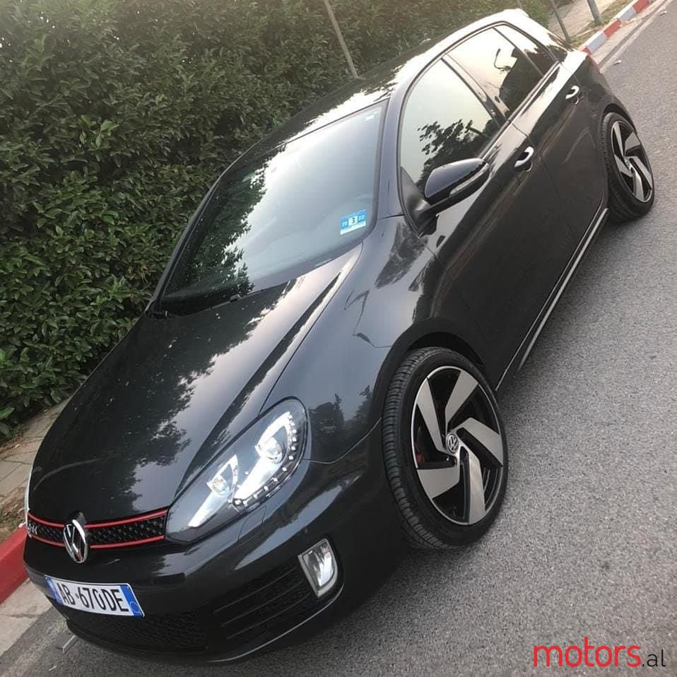 2011' Volkswagen Golf photo #2