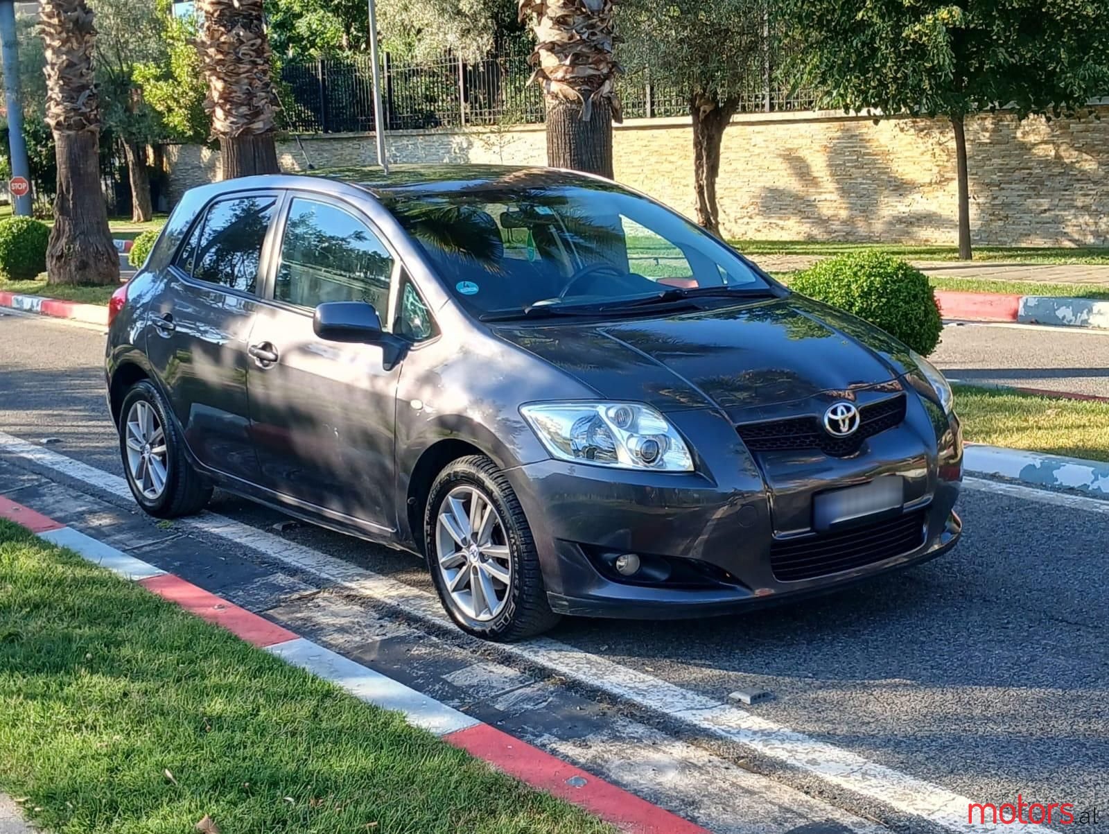 2009' Toyota Auris photo #2