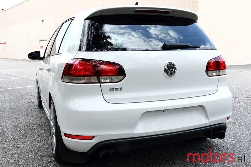 2010' Volkswagen Golf GTI photo #1