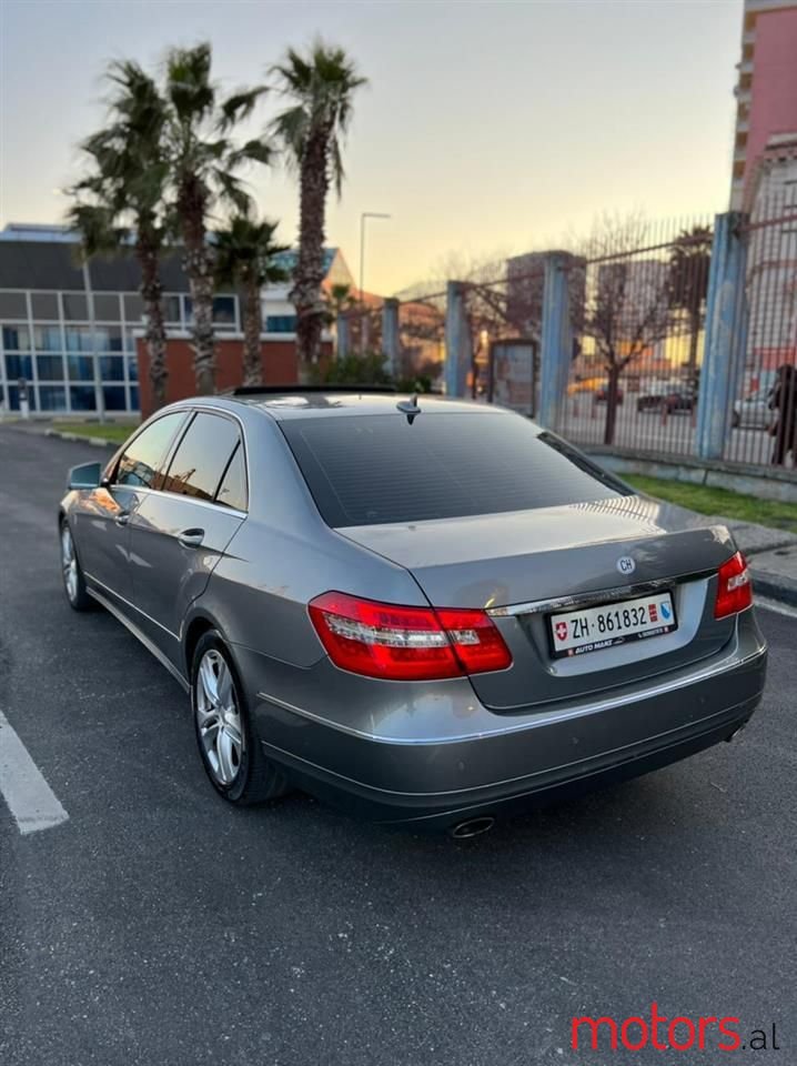 2011' Mercedes-Benz E 350 photo #4