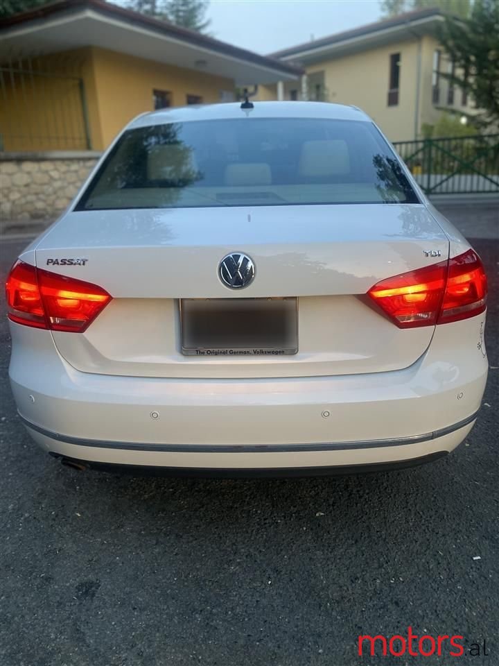 2013' Volkswagen Passat photo #6