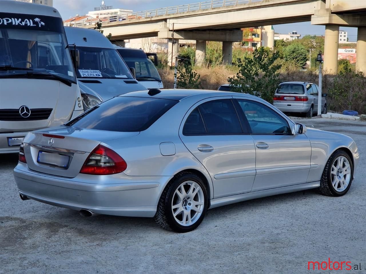 2008' Mercedes-Benz E 220 photo #1
