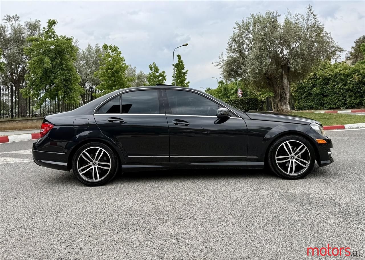 2012' Mercedes-Benz C 250 photo #4