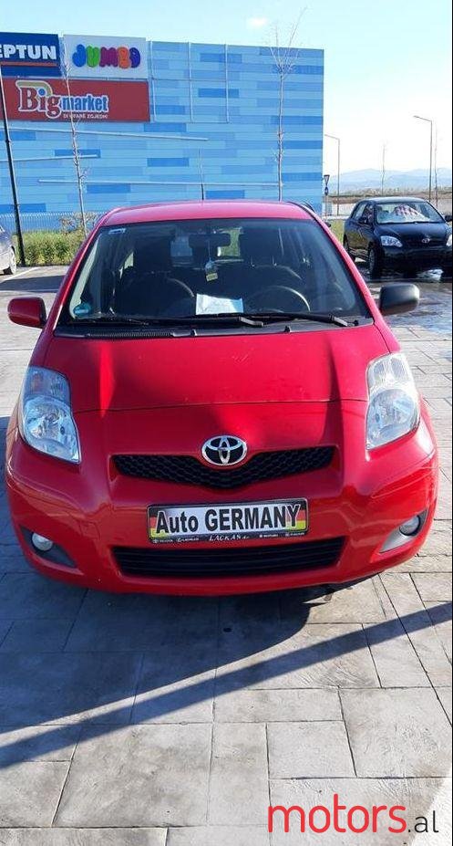 2011' Toyota Yaris photo #1