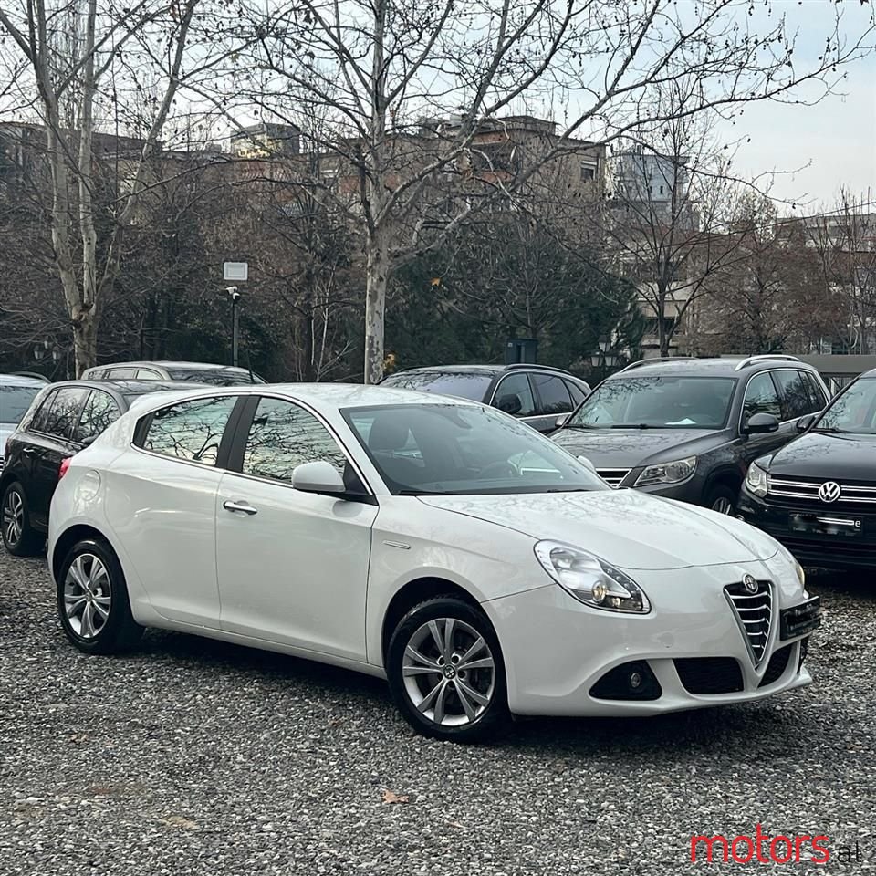 2013' Alfa Romeo Giulietta photo #5