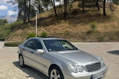 2004' Mercedes-Benz C 180