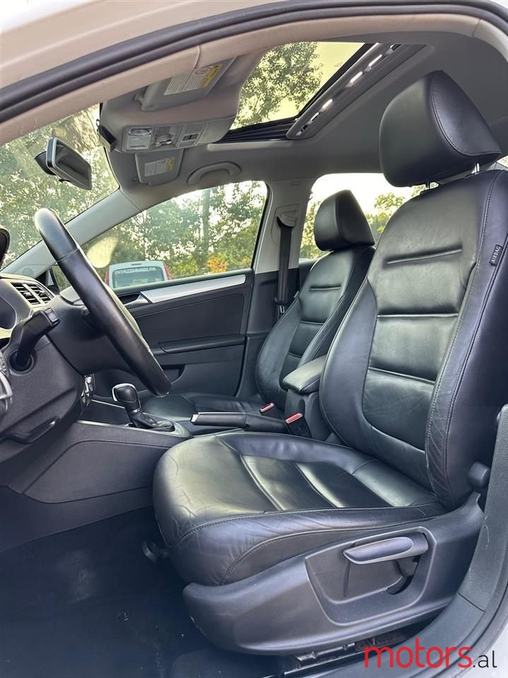 2012' Volkswagen Jetta photo #6