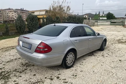 2006' Mercedes-Benz E 220