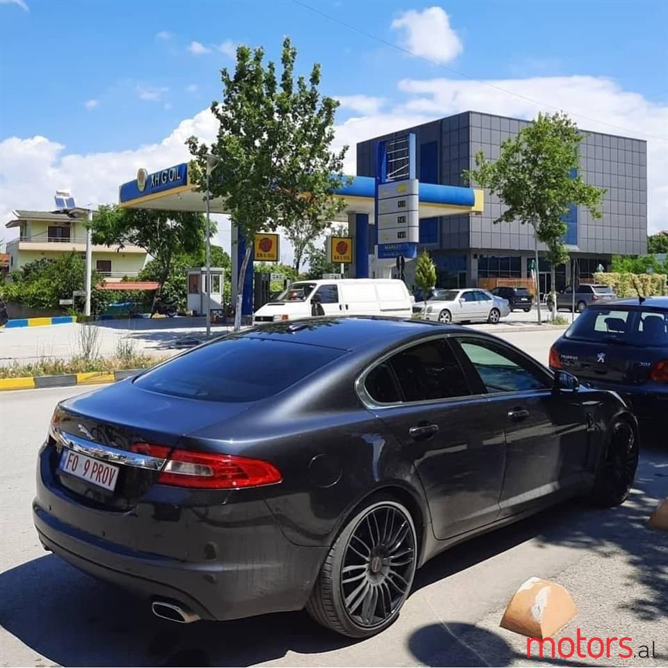 2010' Jaguar XF photo #2