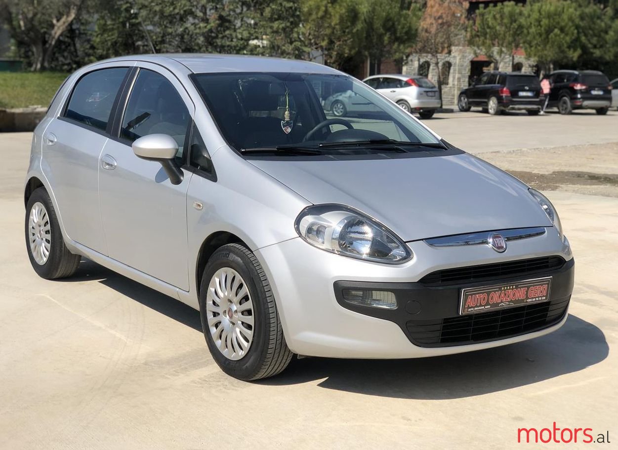 2011' Fiat Punto Evo photo #1
