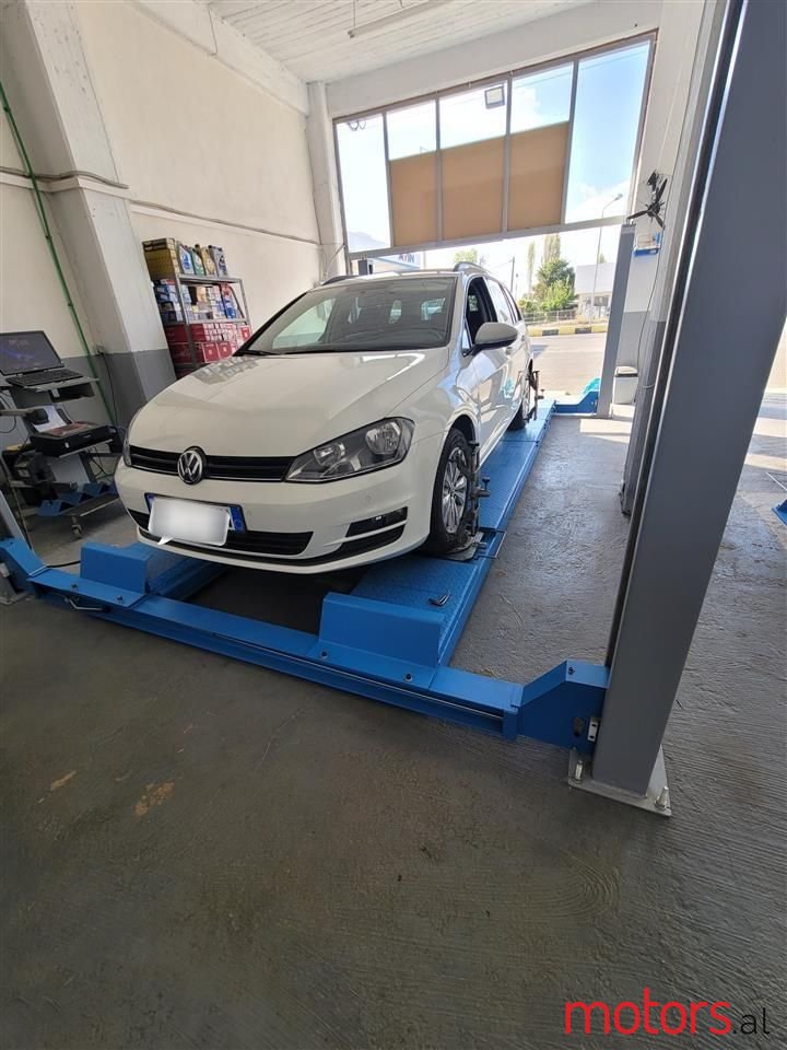 2014' Volkswagen Golf photo #3