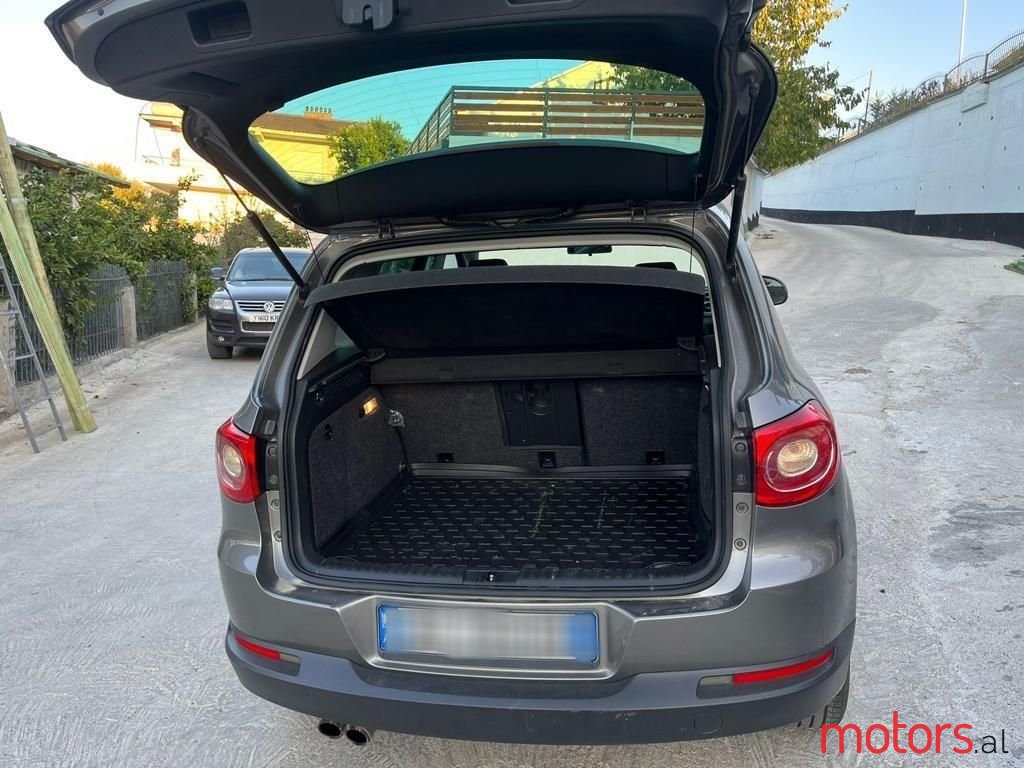 2010' Volkswagen Tiguan photo #4