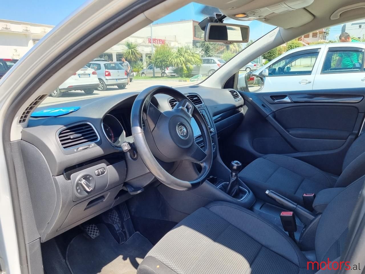 2008' Volkswagen Golf photo #3