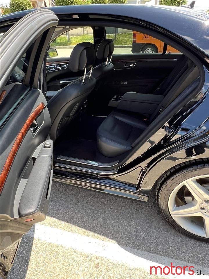 2010' Mercedes-Benz S 550 photo #5