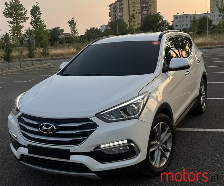 2016' Hyundai Santa Fe photo #2